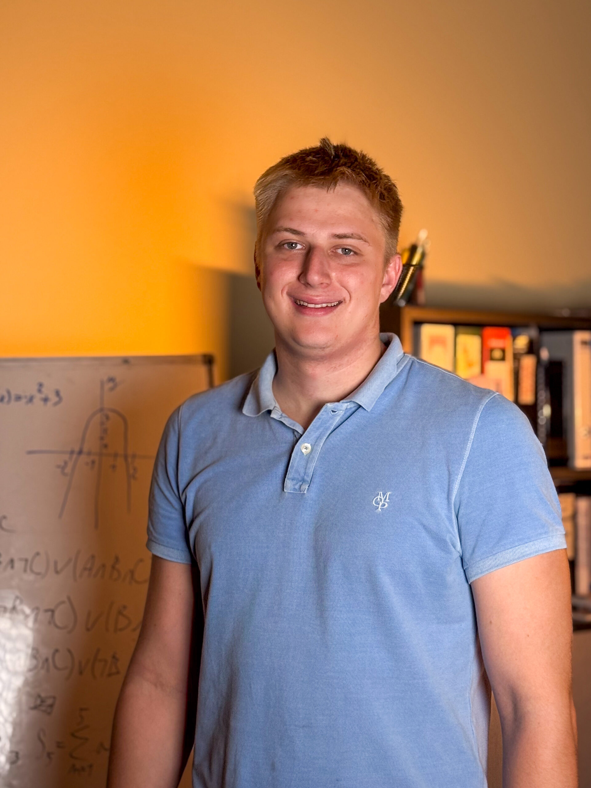 Hynek portrét modré tričko